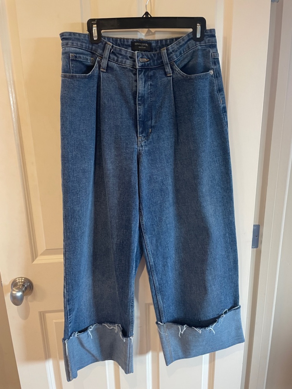 Banana Republic Medium Blue Wide-Leg Cropped Jeans with Frayed Cuff